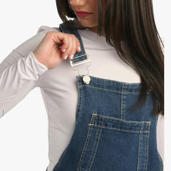 Dollhouse Women’s Shortalls - Basic Stretch Denim Jean Shorts Overalls Size 5 - Picture 4 of 16